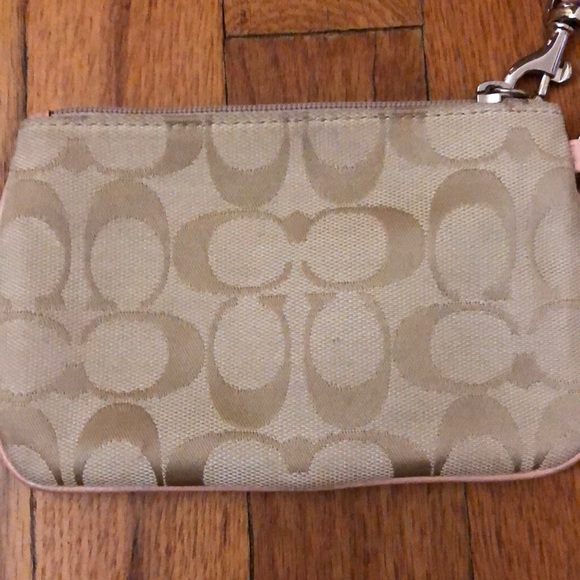 ❤️BUNDLEME❤️ Coach Wristlet - Picture 4 of 7